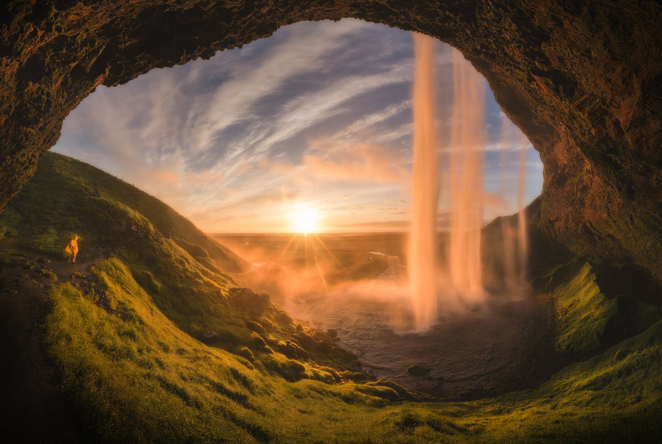 complete-travel-photography-guide-to-seljalandsfoss-waterfall-2